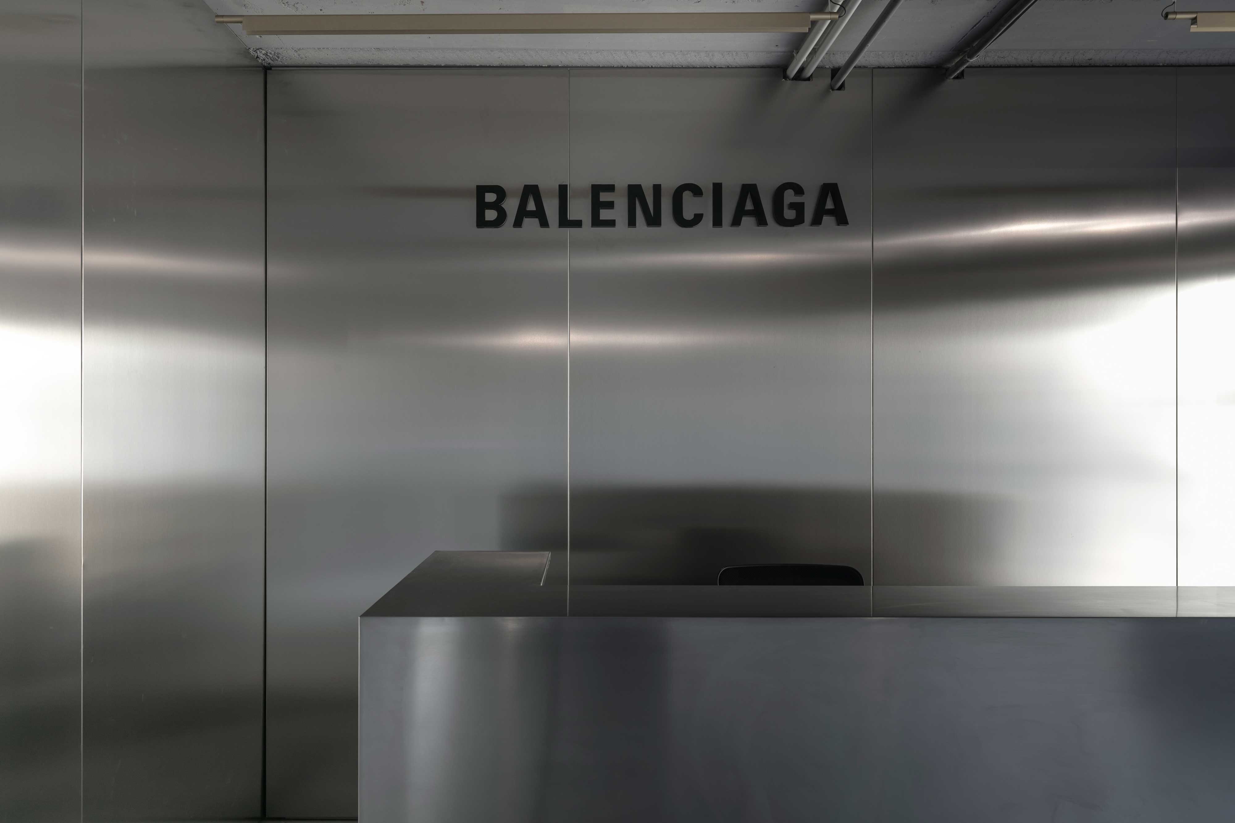 BALENCIAGA Training center